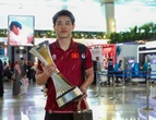 U23 Việt Nam ôm cúp vô địch Đông Nam Á về nước trong hào quang rực rỡ, dàn hotboy sáng bừng cả sân bay