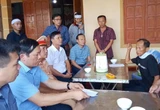 Xe ô tông 2 xe máy rồi lao xuống sông: 4 người gặp nạn trong một gia đình