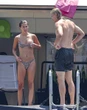 Paparazzi tóm trọn cảnh cầu thủ nổi tiếng cưỡi phao chuối chơi đùa cùng nàng WAG sexy vừa bí mật sinh con