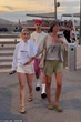 Paparazzi "tóm dính" tiểu thư Harper Beckham đi dạo phố, nhan sắc thiếu nữ tuổi 14 cùng đôi chân dài gây sốt!
