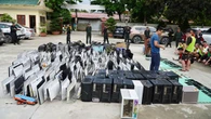 Gần 200 cảnh sát đồng loạt ra quân, bắt 74 người, thu 2 thùng tài liệu lớn chứa đựng gì bên trong?