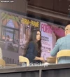 Clip viral: Cô gái bới tô cơm giữa đường để ngắm Anne Hathaway, biểu cảm mãn nguyện đại diện cho cả tỷ người