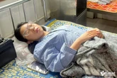 Chuyến du lịch trở thành bi kịch của nữ sinh 14 tuổi trong vụ lật xe khách: Đoàn 10 người có đến 5 người tử vong, trong đó có cả mẹ và dì ruột