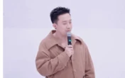 Trấn Thành công khai xin lỗi 1 Em Xinh ngay trên sóng: Chuyện gì đây?