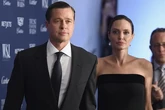 Brad Pitt đòi xem tin nhắn của Angelina Jolie