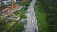Nhức nhối tình trạng bán hàng rong bủa vây Đại lộ Thăng Long