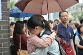 Phụ huynh EQ thấp hay nói 4 câu này trong khi chờ điểm thi của con