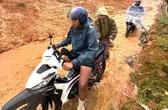 Công an Lào Cai căng mình di dời người và tài sản của người dân khỏi vùng sạt lở
