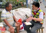 Chủ tịch sở hữu khối tài sản hơn 364 tỷ đồng bỗng phá sản, phải ra đường ăn xin: 20 năm trước ruồng rẫy vợ con, ngày trở về nghe quý tử nói 1 câu mà nghẹn lòng