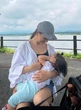 Con gái đã 16 tháng, Lan Phương vẫn thoải mái cho "tu ti" giữa phim trường: Phản ứng của netizen gây chú ý