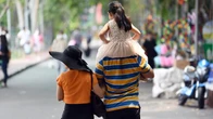 1 đứa trẻ không được sống cùng với bố mẹ sẽ trưởng thành với tính cách, tâm lý ra sao?