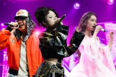 Sân khấu tốt nghiệp bùng nổ như concert của sinh viên ngành Thanh nhạc Trường Đại học Thăng Long