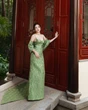Chi Pu diện váy khoe vòng 1 lấp ló giữa dàn sao quốc tế, visual sáng bừng nhưng qua cam thường ra sao?