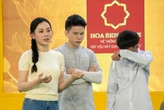 Bà xã shark Bình - diễn viên Phương Oanh bật khóc kể về biến cố năm 15 tuổi
