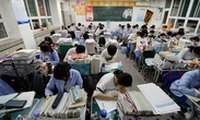 Nữ sinh học giỏi trượt đại học Thanh Hoa danh giá vì thiếu 1 điểm, người cha bật khóc khi nghe kết quả phúc khảo môn Văn: "Tại sao lại viết 2 chữ này"