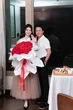 Huấn luyện viên Văn Sỹ Sơn U60 vẫn cưới vợ trẻ đẹp, vóc dáng quyến rũ cùng phong cách sống hiện đại