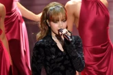 Lisa (BLACKPINK) hứng chỉ trích khi được đề cử Emmy
