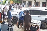 Phản ứng nhanh của anh thợ điện lạnh cứu tài xế nghi đột quỵ trong xe ô tô