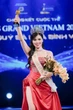 Nữ thạc sĩ vừa đăng quang hoa hậu có chồng là giáo sư trẻ nhất Việt Nam