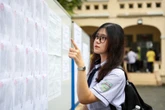 Nhìn mức điểm sàn "bẫy" thí sinh, tôi đồng tình: Bỏ điểm sàn! Đừng biến các em thành "nạn nhân" của cuộc chơi may rủi