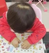 Giao con cho chồng dạy dỗ, vợ bất ngờ khi cho con đi học mầm non, cô giáo hỏi: "Gia đình dạy như nào mà cháu phát triển tốt quá?"