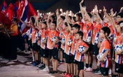 Từ những người không đứng giữa sân khấu: Câu chuyện phía sau đêm khai mạc giải bóng đá rực rỡ