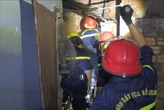 Cảnh sát kịp thời cứu 2 chị em mắc kẹt trong ngôi nhà cháy ngùn ngụt