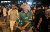 Dân mạng gọi tài xế cứu cháu bé vụ "xe điên" tông liên hoàn là người hùng