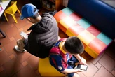 Lạm dụng AI, học sinh một quốc gia ngày càng học kém: ChatGPT, Gemini biến trẻ em vùng quê thành những kẻ lười suy nghĩ, phụ thuộc vào công nghệ