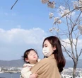 Nhà có "bình rượu mơ": Nuôi con gái không chỉ là xúng xính váy hoa, bố mẹ hãy dạy con điều này ngay từ khi con còn nhỏ