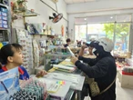 TP HCM: Phụ huynh chi tiền triệu để mua dụng cụ học tập, sách giáo khoa