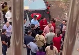 Đãng trí đón dâu nhầm nhà, chú rể phải bồi thường "thiệt hại"