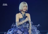 Em Xinh người Hàn bán 5 album có chữ ký, “nụ hôn” đặc biệt với giá 40 triệu đồng