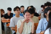 Nhiều người vẫn nghĩ học Cao đẳng là "phèn" nhưng xem báo cáo tỷ lệ thất nghiệp và lương này mà "giật cả mình"!