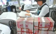 Người phụ nữ mang 2 tỷ đồng gửi ngân hàng, 3 tháng sau mới biết sổ tiết kiệm là giả bèn khởi kiện, ngân hàng từ chối chịu trách nhiệm: "Do chị tham lãi suất cao"