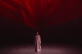 Bức ảnh đang viral nhất MXH hôm nay: Chỉ một màu đỏ mà ai cũng khiếp vía, 41 người Việt đứng sau mới tài