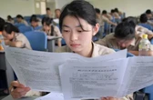 Nam sinh học giỏi vui mừng nhận giấy báo đỗ đại học danh giá, nhưng vừa đọc nội dung, bố mẹ bảo ngay: "Con nên thi lại"