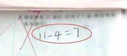 Học sinh làm phép toán 11 - 4 = 7 bị chấm sai, phụ huynh bức xúc đi hỏi cô giáo thì nhận về câu trả lời không ai ngờ tới