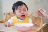 Trẻ có EQ thấp thường có 4 thói quen này trên bàn ăn: Nếu con bạn không có thì xin chúc mừng