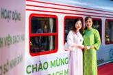 Sáng nay, "Đoàn tàu Bạch Mai" đầu tiên khởi hành đưa gần 500 y bác sĩ về cơ sở Ninh Bình làm việc