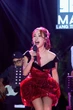 Cồng kềnh như "chị đẹp" Uyên Linh: Viết tên Taylor Swift lên status xong vội vã.. xóa đi, do sợ chuyện quá khứ?