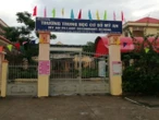 Tát học sinh không thuộc bài, nữ giáo viên bị phụ huynh vào trường hành hung