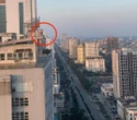 Thiếu tá công an kể lại giây phút nghẹt thở giải cứu cô gái định nhảy từ nóc chung cư 25 tầng tự tử