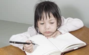 2 yếu tố ảnh hưởng lớn tới việc học của con cái, muốn con giỏi giang cha mẹ cần thay đổi ngay