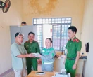 Nữ lao công nhặt được gần 100 triệu đồng trả lại người đánh mất