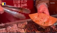 Món đá lạnh nướng trở thành món ăn đường phố "hot" nhất Trung Quốc