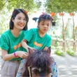 Có hai con bại não, người mẹ giúp hàng vạn đứa trẻ “thoát khỏi sàn nhà”, chống lại định mệnh nghiệt ngã