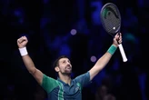 Đánh bại Alcaraz, Djokovic chỉ còn 1 trận đấu để vượt Federer