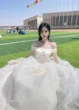 Nữ sinh cầm bảng hội thao lên hot search vì bóng lưng quá đẹp, tưởng đâu công chúa chạy trốn chứ!