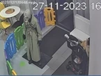 Đưa con đến khu vui chơi trẻ em, hàng loạt phụ huynh kinh hãi trước cảnh tượng được camera ghi lại